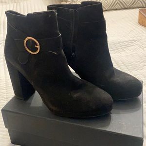 Size 10 LC Lauren Conrad black suede heels
